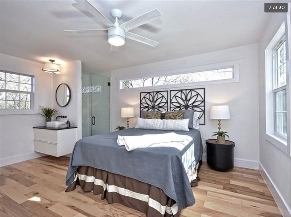 Home design - transitional home design idea in Austin