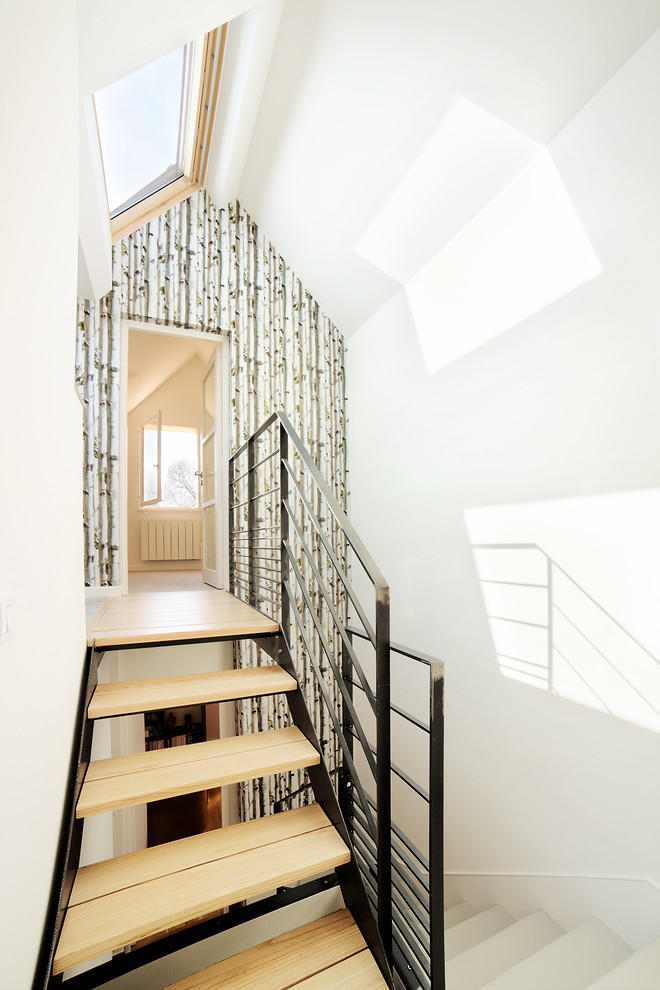 Design ideas for a mid-sized scandinavian wood floating staircase in Rennes with open risers.