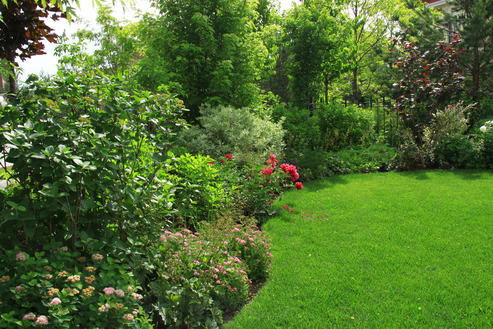 Коттеждный сад. Игры с цветом.