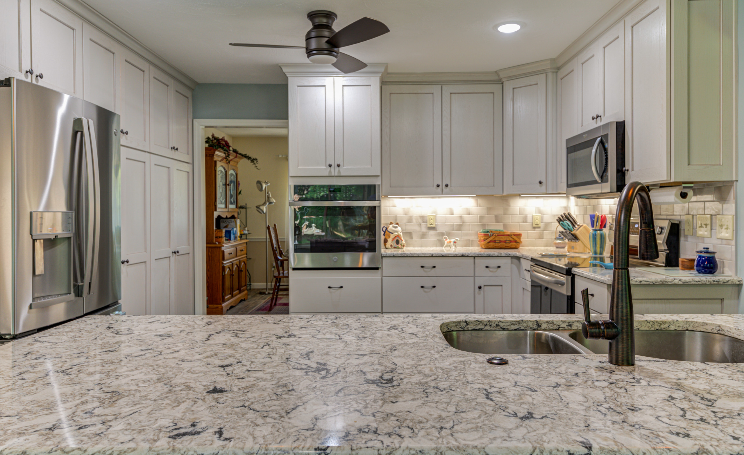 175 Forest View Dr - Four Season Room / Kitchen