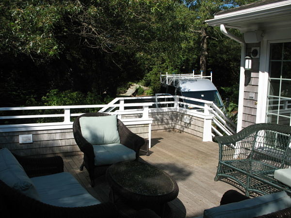 Large contemporary side yard deck in Boston with no cover.