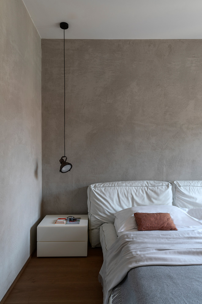 This is an example of a contemporary bedroom in Milan.