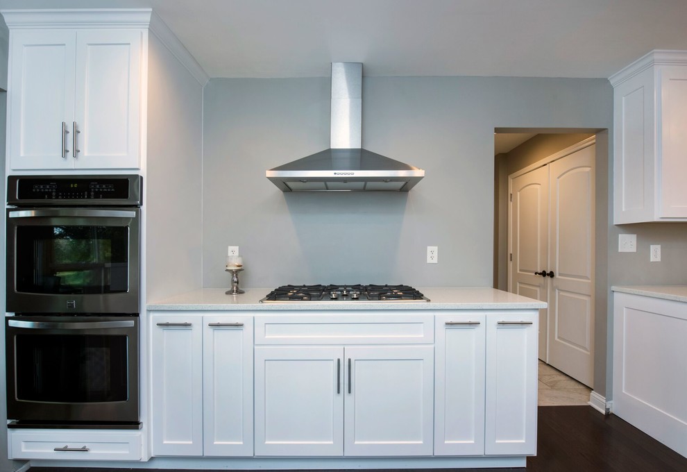 Example of a transitional kitchen design in Columbus