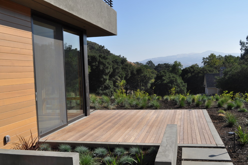 Contemporary deck in San Francisco with no cover.
