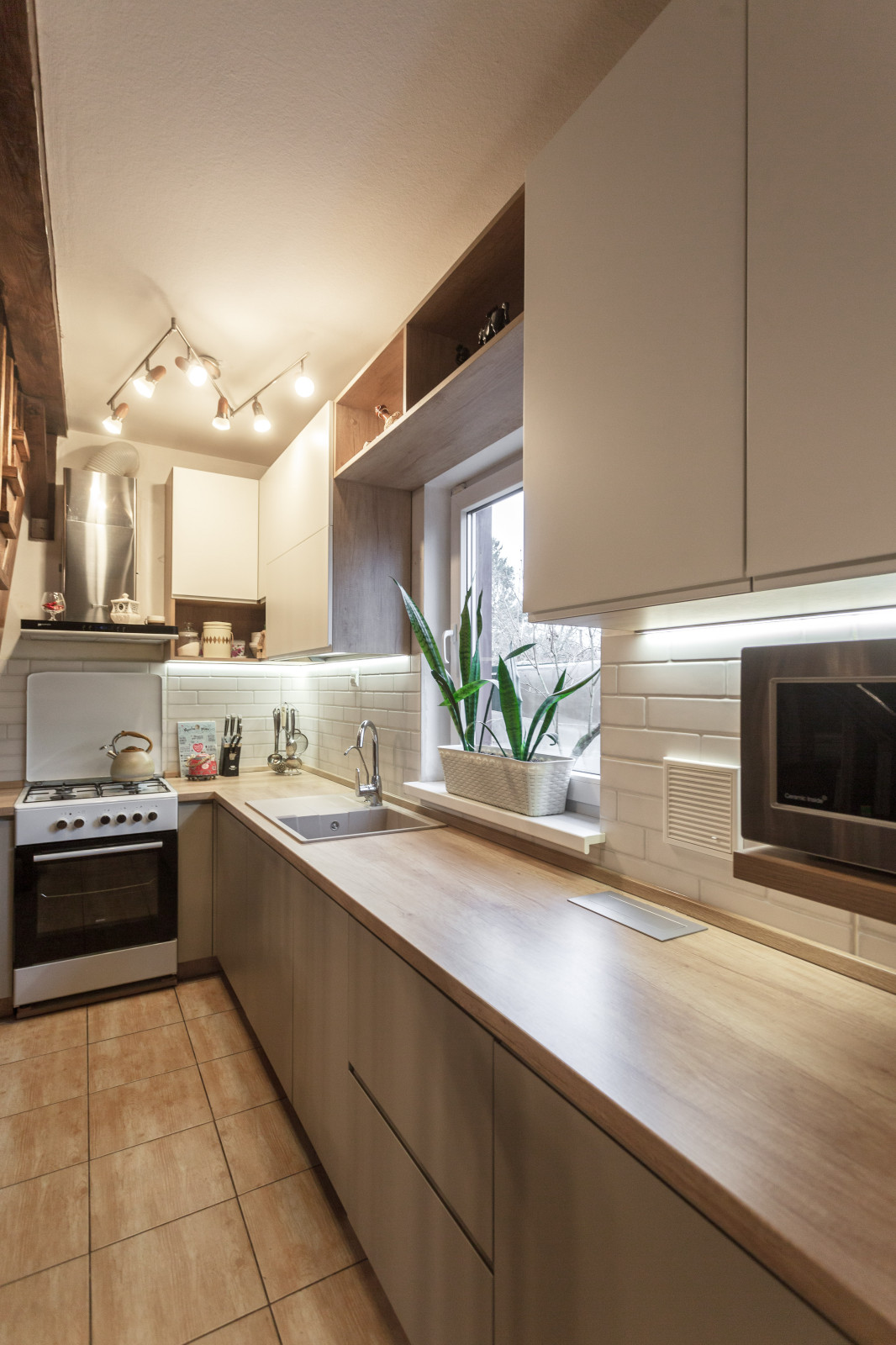 Кухня в частном доме нестандартной планировки