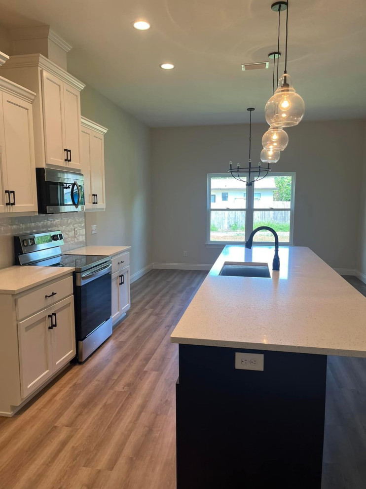 Various Spec Home Designs (working under Suzanne Vickers Construction)