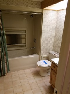  Almond  tub  and surround what color  floor and fixtures 