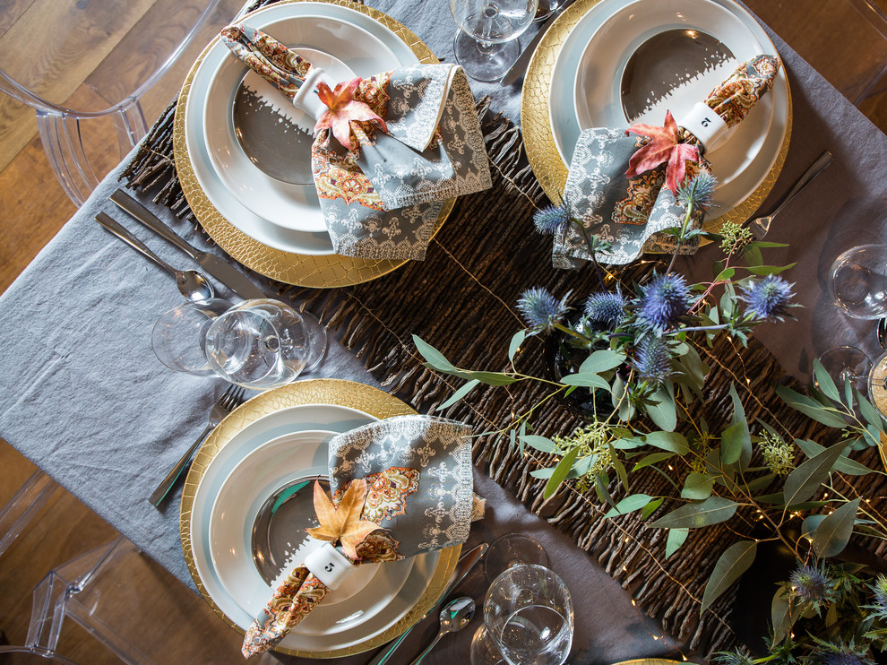 Inspiration for a large transitional home design remodel in Los Angeles