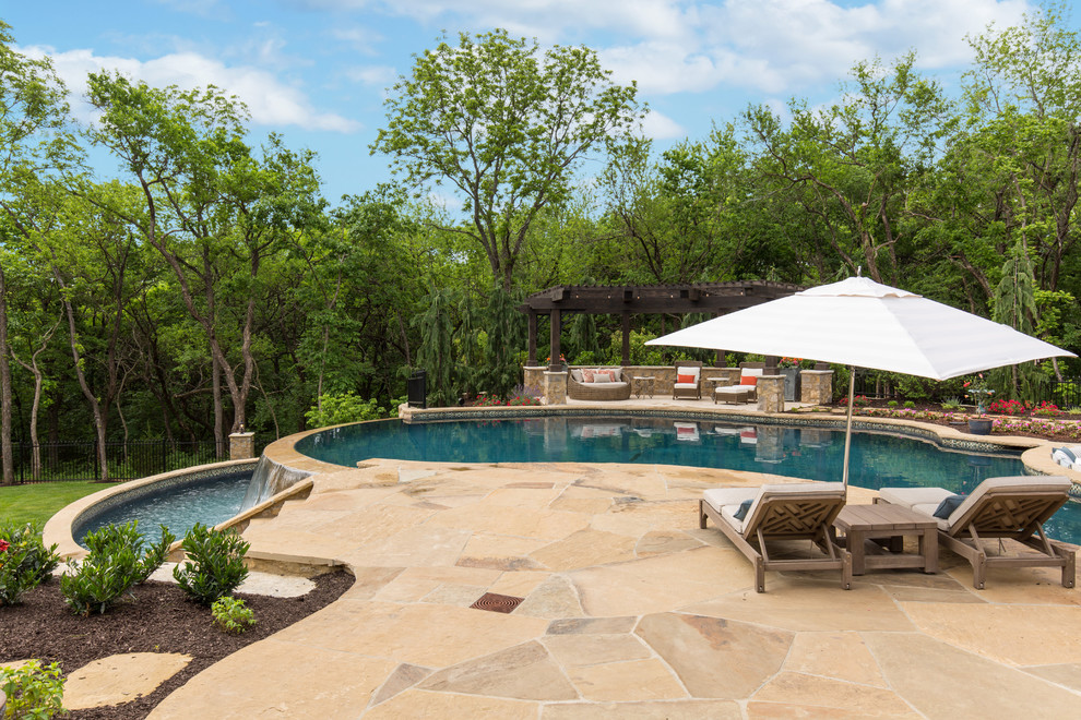 Design ideas for a traditional pool in Kansas City.