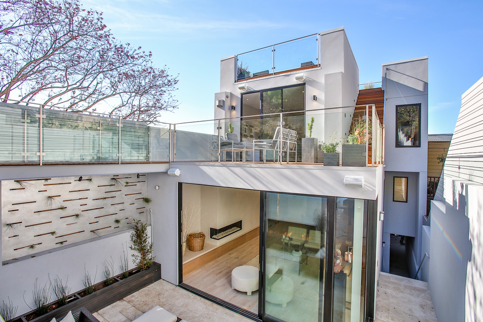 Inspiration for a large modern backyard deck in San Francisco with no cover.