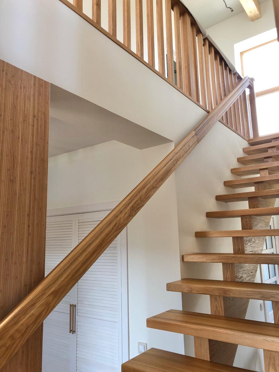 Лестница из массива дуба.