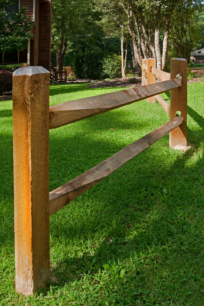 Ejemplo de jardín rural en patio trasero con con madera