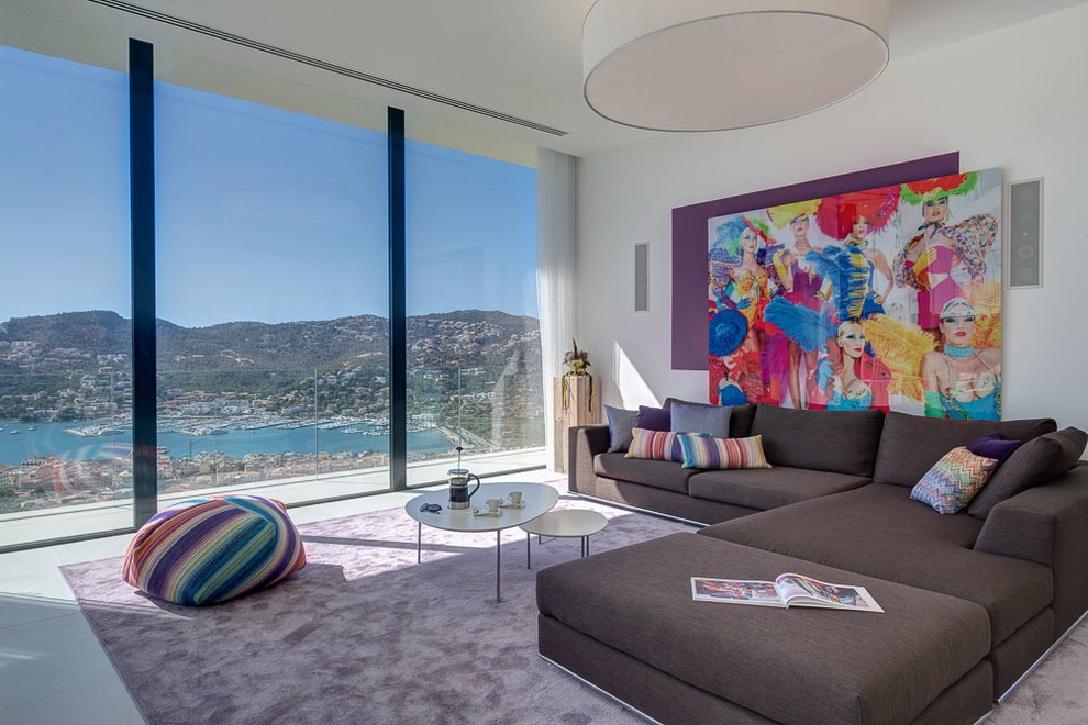 This is an example of a contemporary living room in Palma de Mallorca.