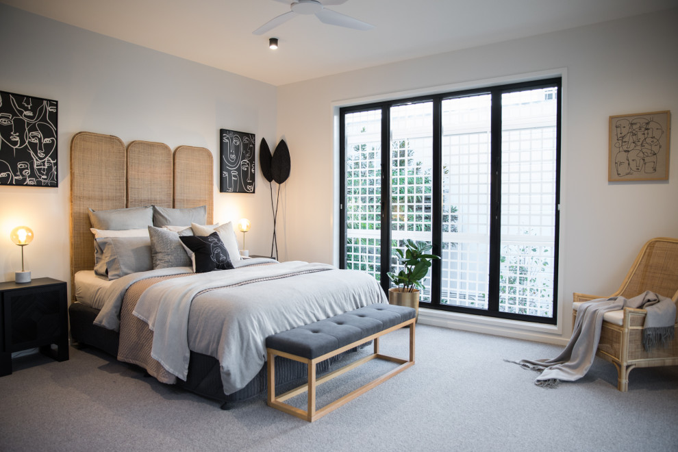 Photo of a contemporary bedroom in Brisbane.