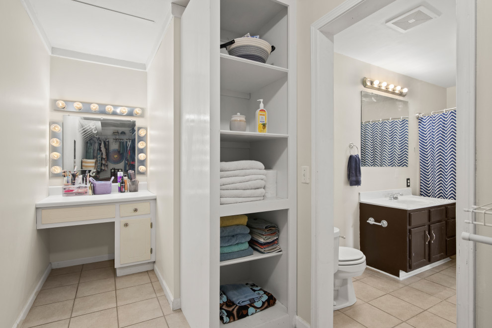 Bathroom - transitional bathroom idea