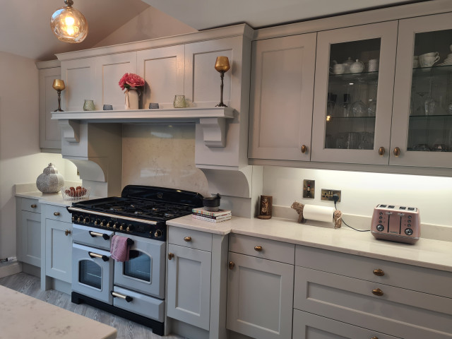 Modern Kitchen with Bespoke Window Seat modern-koek