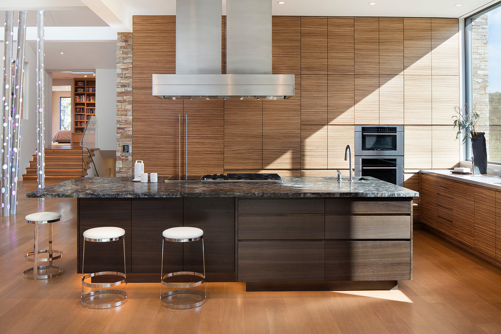 Mid-sized trendy medium tone wood floor open concept kitchen photo in San Francisco with a single-bowl sink, flat-panel cabinets, quartz countertops, stainless steel appliances, an island, medium tone wood cabinets, window backsplash and multicolored countertops