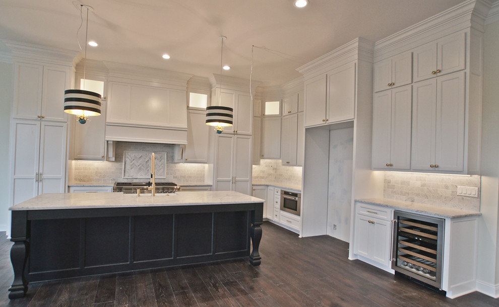 Example of an eclectic kitchen design in Omaha