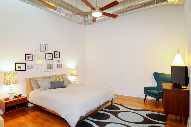 South Loop Loft industriell-sovrum