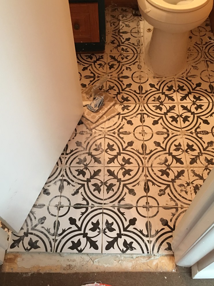 Example of a transitional home design design in Chicago