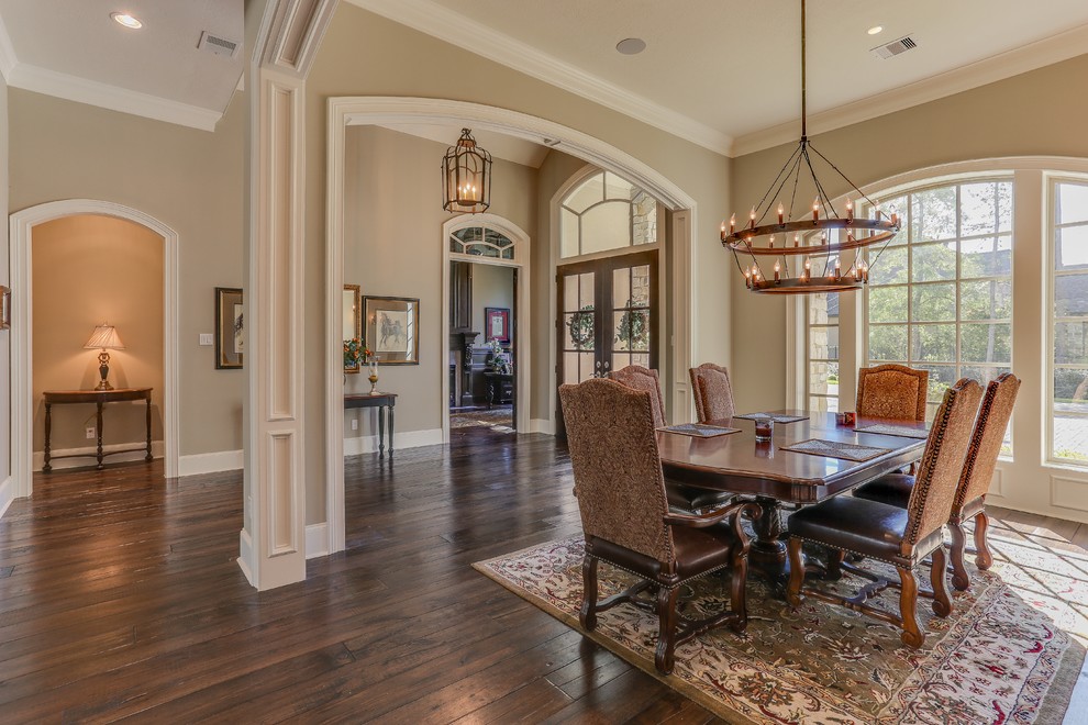 Design ideas for a traditional dining room in Houston.