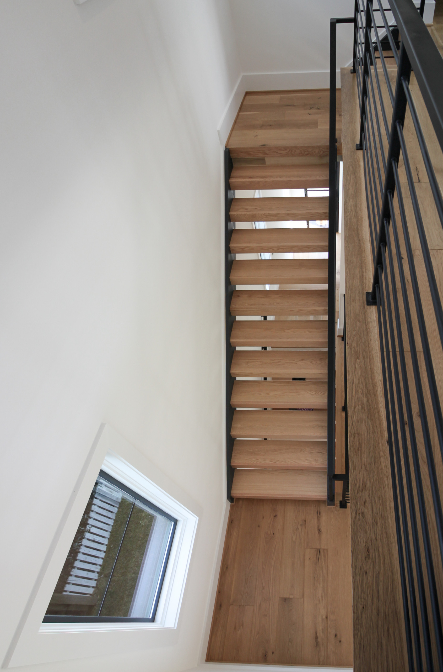 85_Sleek Three-Quarter Turn Multilevel-Staircase, McLean VA 22101