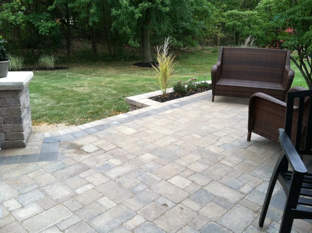 Slinger Paver Patio In Dublin Ohio Traditional Patio