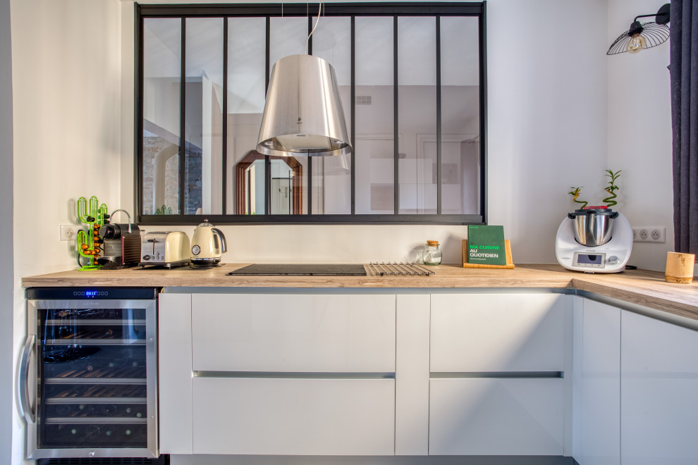 This is an example of a large modern u-shaped open plan kitchen in Nice with flat-panel cabinets, white cabinets, no island, beige benchtop, a single-bowl sink, laminate benchtops and ceramic floors.