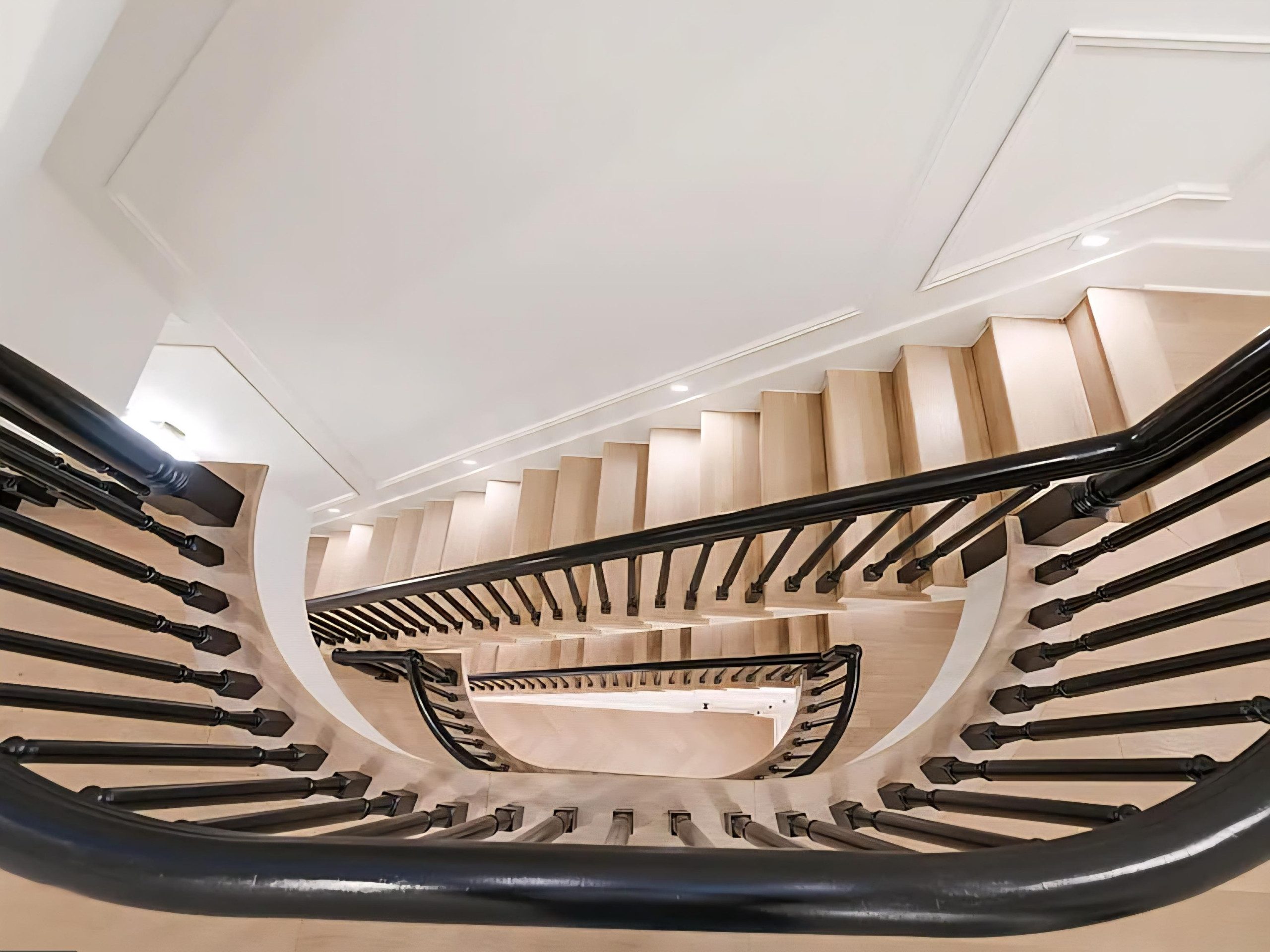 Project #154 | Classic & Chic Wood Railing