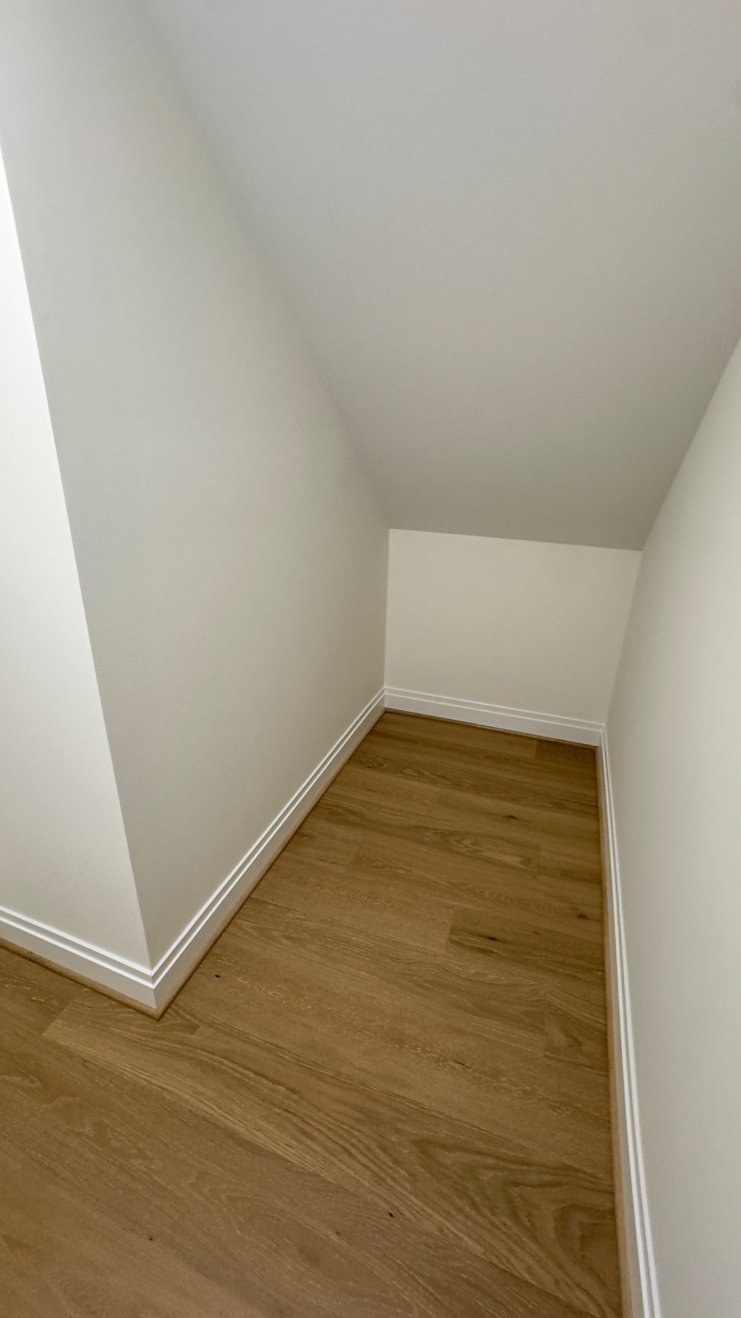 144_Attractive Transitional Staircase in Impressive Modern Home, Vienna VA 22180