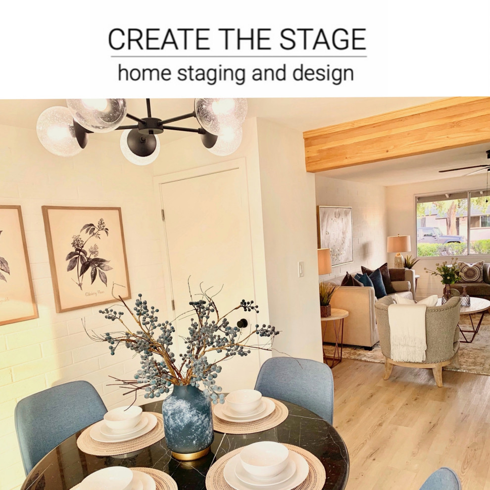 Example of a transitional home design design in Phoenix