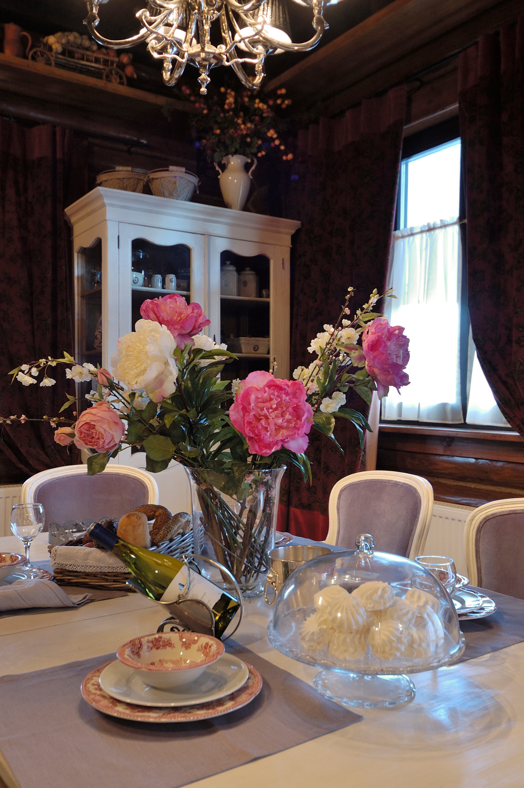 Гостиная в бревенчатом доме