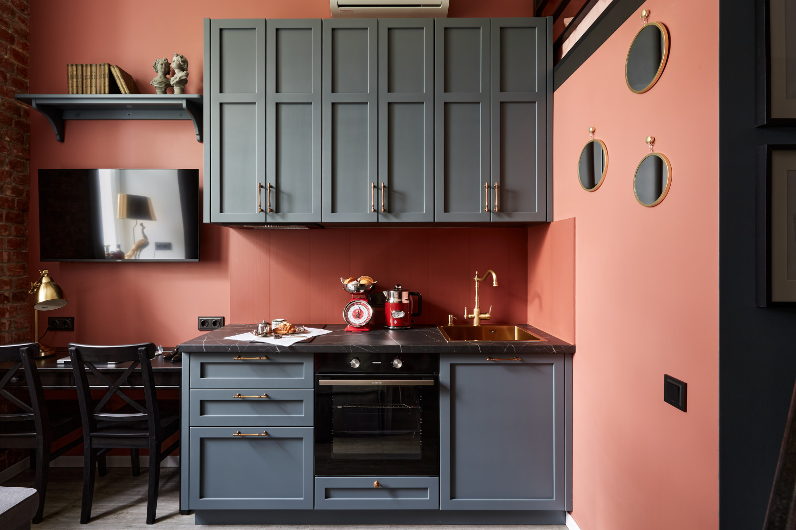 Студия со вторым уровнем