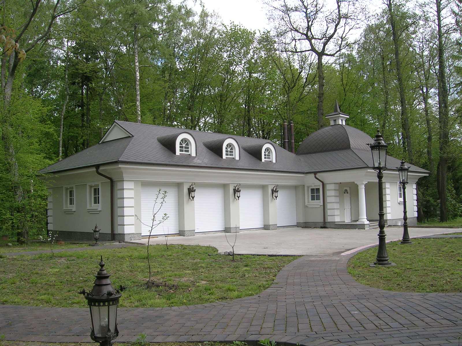 Жилой дом в поселке Отрадное Калининградской области. Гараж.