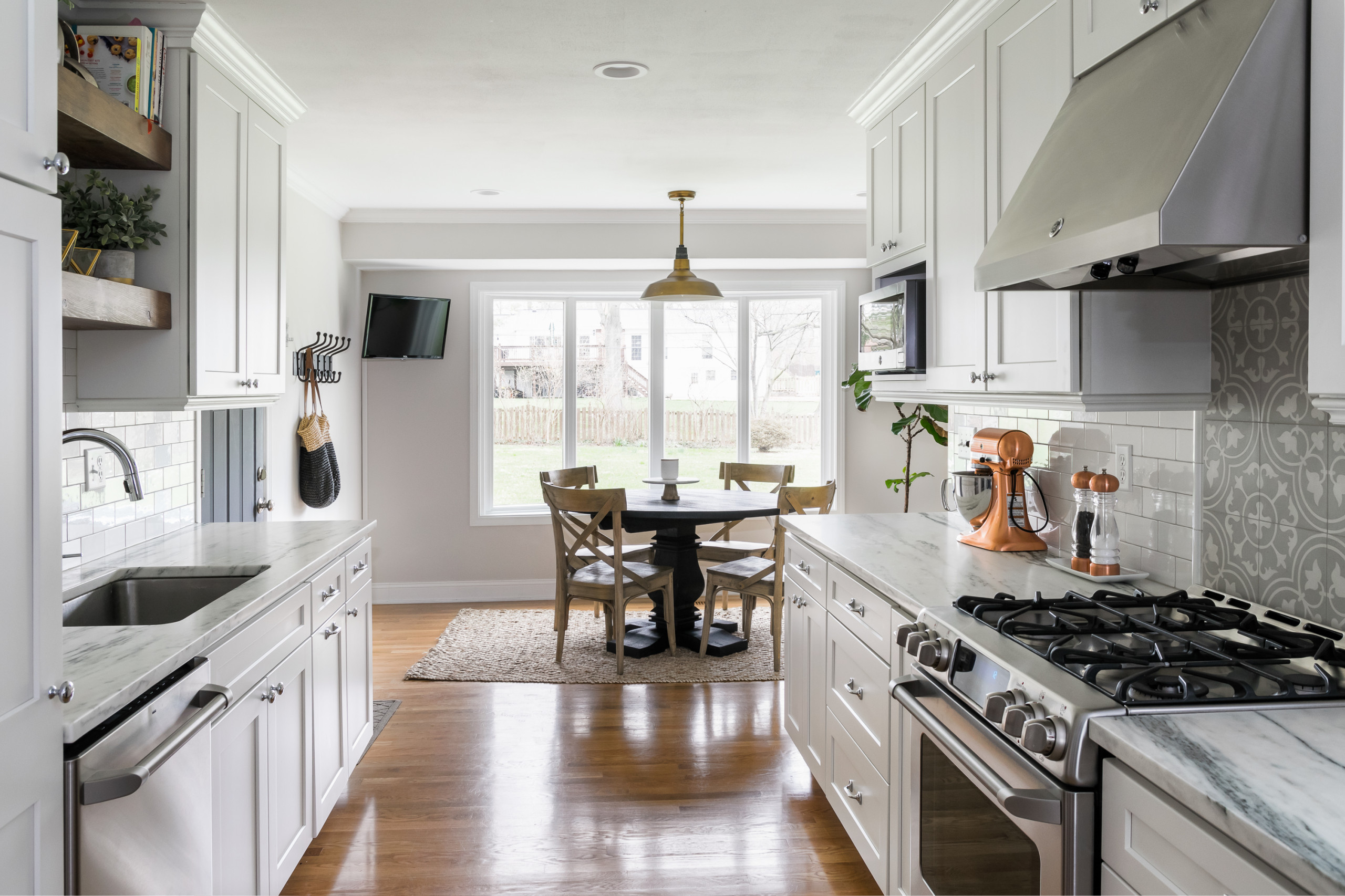 Transitional kitchen photo in St Louis