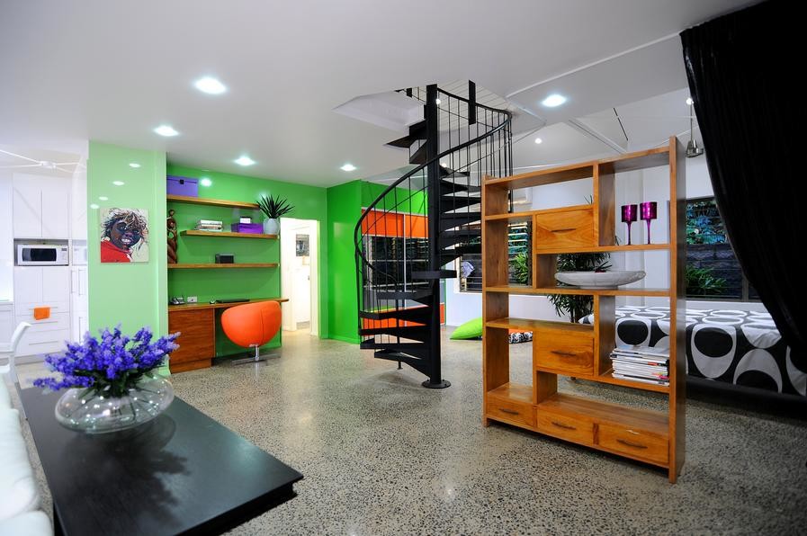 This is an example of a contemporary home office in Cairns.