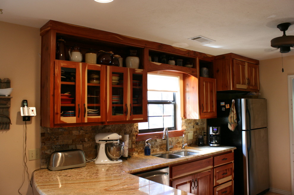Kitchen - rustic kitchen idea in Austin
