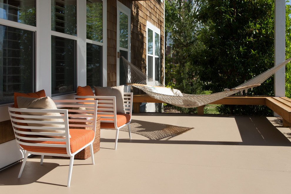 Inspiration for a transitional backyard verandah in Raleigh.
