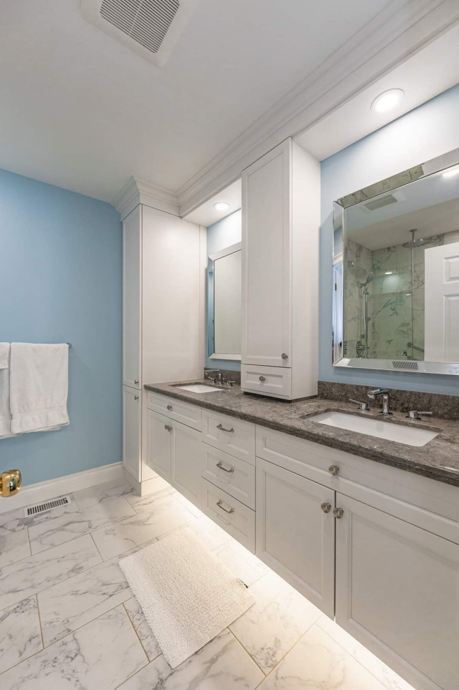 Bathroom - transitional bathroom idea