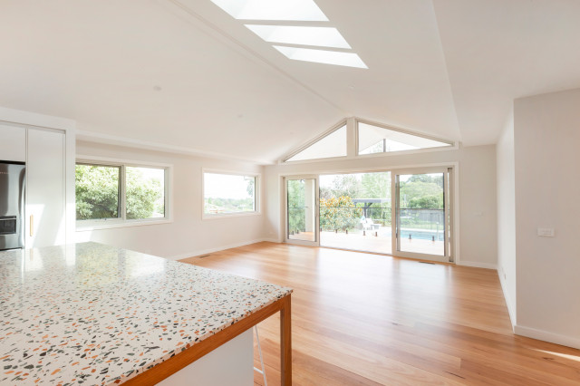 Hughes Renovation contemporary-vardagsrum