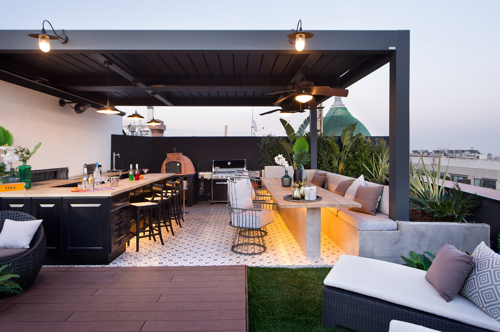 Photo of a transitional rooftop and rooftop deck in Barcelona with a roof extension.