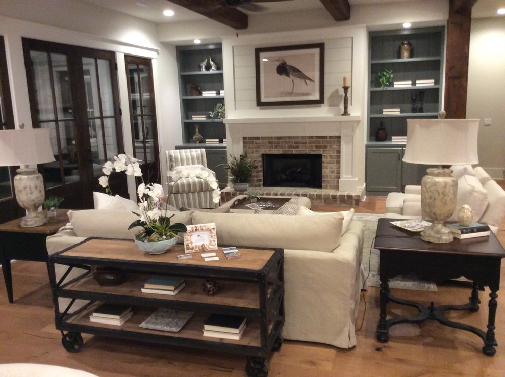 Home design - transitional home design idea in Atlanta
