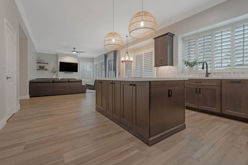 Eat-in kitchen - large porcelain tile and brown floor eat-in kitchen idea in Phoenix with an undermount sink, shaker cabinets, quartz countertops, multicolored backsplash, marble backsplash, stainless steel appliances, an island and white countertops