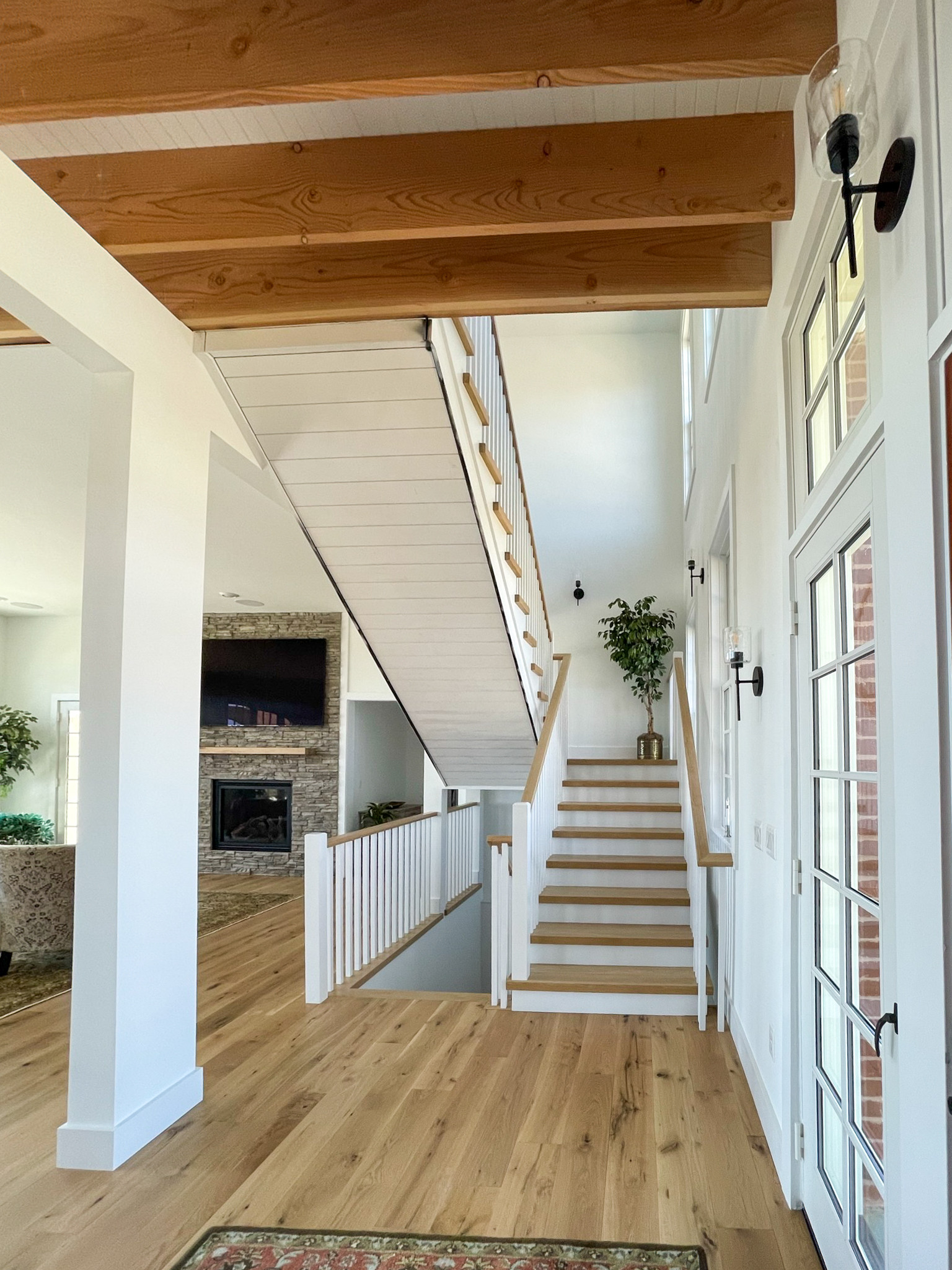 91_U-Shaped Floating Staircase Surrounded by Bucolic Mountain Views, Winchester,