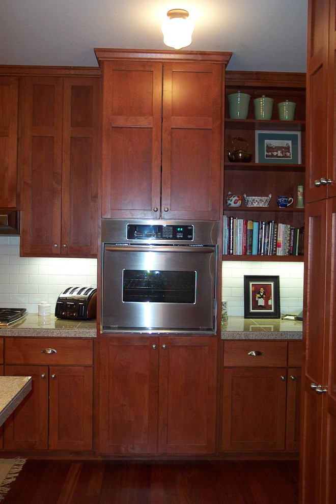 Design ideas for an arts and crafts kitchen in Albuquerque.