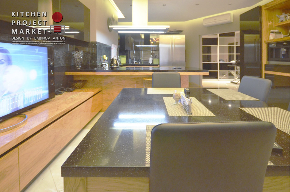 Проект №1 / Комбинация шпона натуральной «Оливы» и «Черного» лака