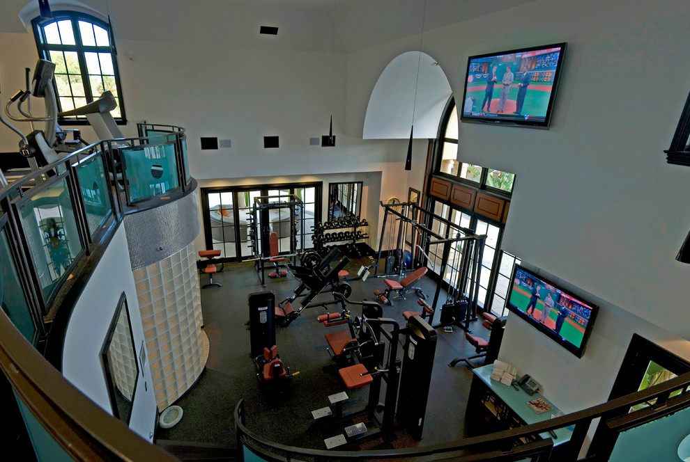 This is an example of a traditional home gym in Los Angeles.