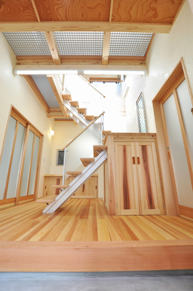 玄関と玄関ホール - Modern - Entry - Other - by （株）ハウジングスタイル建築設計 （新村木材店）