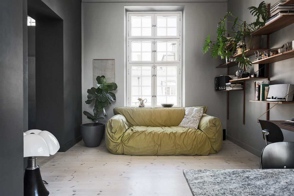 Nordisk inredning av ett vardagsrum