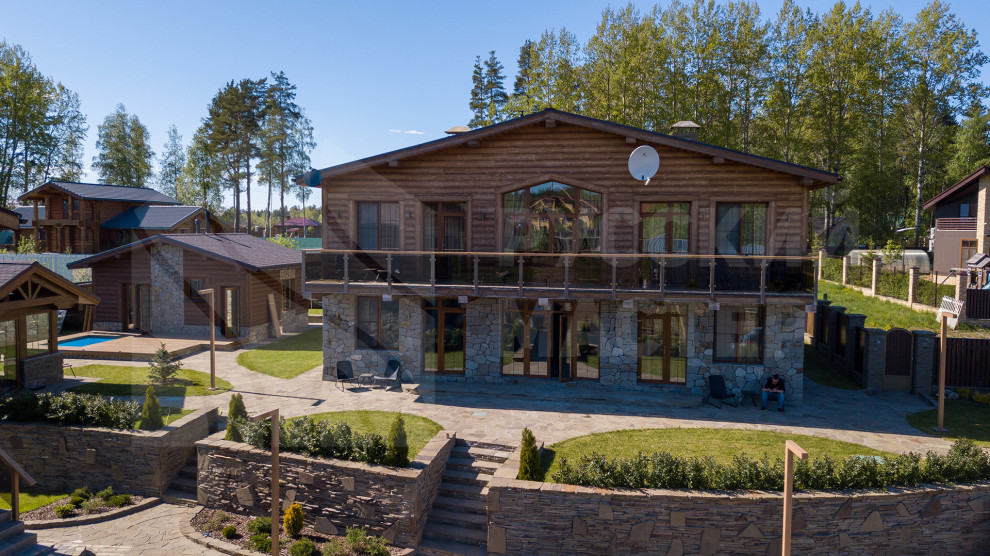 Дом в стиле шале на берегу Правдинского озера